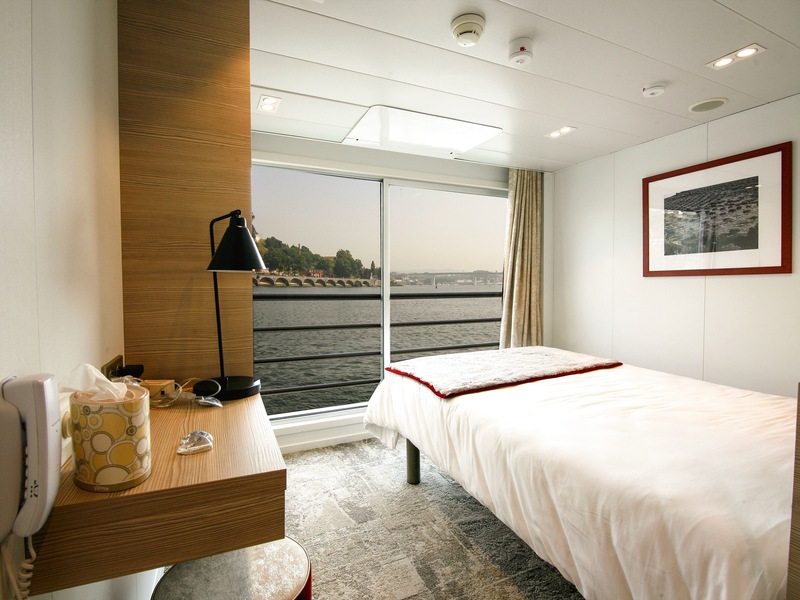 Middle Deck 1 Double Bed - Accessible Cabin CAT. B